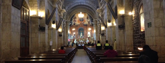 Catedral "Santa Catalina" is one of Tempat yang Disukai Lizzie.