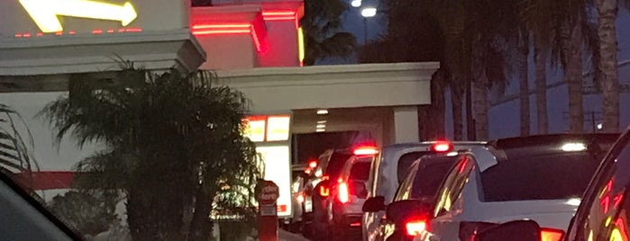In-N-Out Burger is one of Posti che sono piaciuti a Dee.