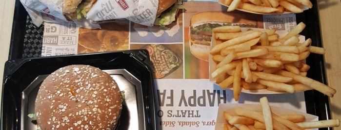 The Habit Burger Grill is one of Lieux qui ont plu à Pietro.