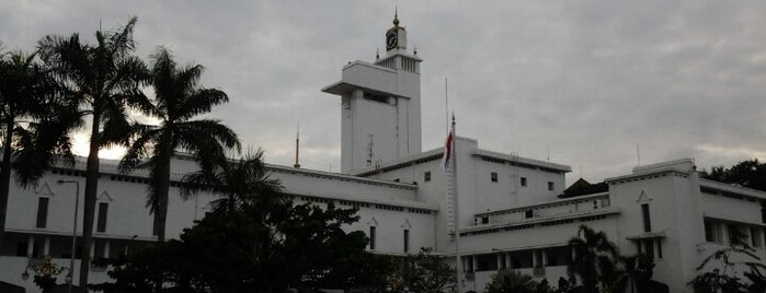 Kantor Gubernur Jawa Timur is one of City of Heroes.