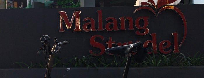 Malang Strudel is one of Bromo-Batu-Malang Trip 2017.