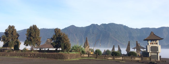 Pura Luhur Poten is one of Bromo-Batu-Malang Trip 2017.