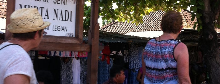 Pasar Seni Mertanadi (Art Market) is one of Bali shopping.