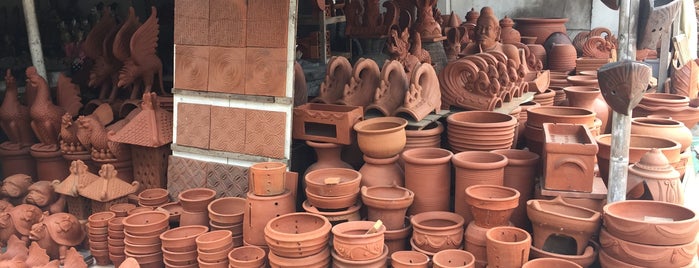 Pusat kerajinan gerabah & keramik is one of Ngayogyakartahadiningrat.