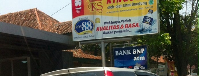 Batagor & Siomay Kingsley is one of Snacklicious Bandung.