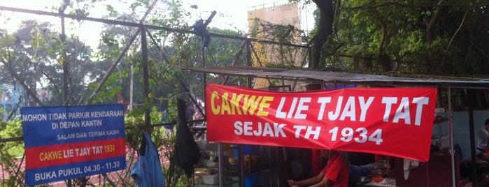 Tjakue Lie Tjay Tat is one of Snacklicious Bandung.