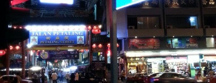 Petaling St. (茨厂街 Chinatown) is one of Pusing-pusing KL.