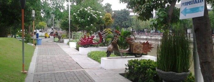 Taman Ekspresi is one of City of Heroes.