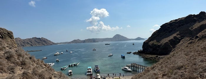 Pulau Padar is one of Lugares favoritos de Ruth.