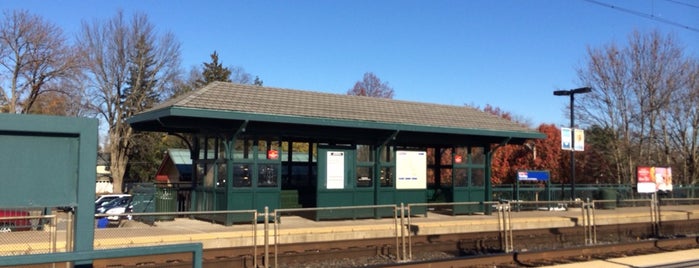 SEPTA: Yardley Station is one of Posti che sono piaciuti a Tannis.
