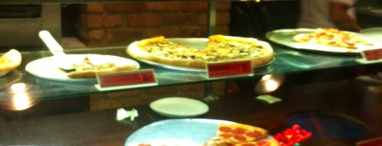 Vezpa Pizzas is one of Locais curtidos por Luiz.