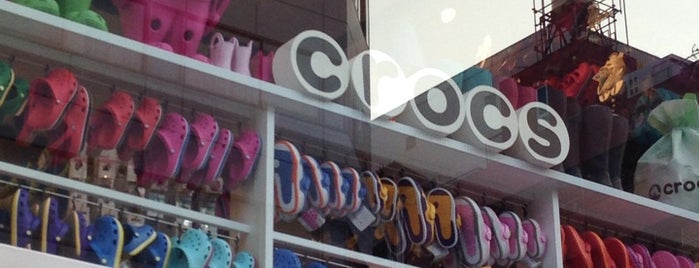 who sells crocs in store