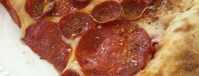 Blazing Stone Pizza is one of Lugares favoritos de Jason.
