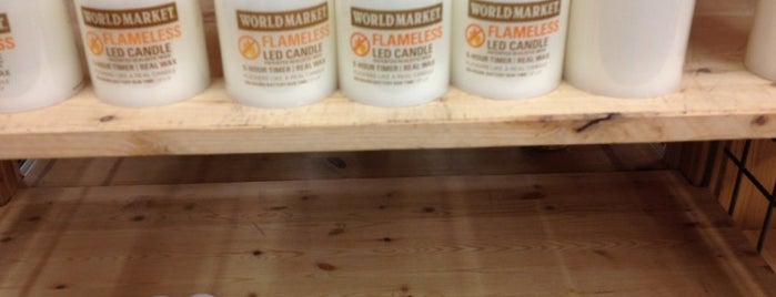 Cost Plus World Market is one of Lugares favoritos de Joey.