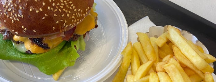 Remíz Burger is one of hol egyek-igyak_gyorsan_PEST.