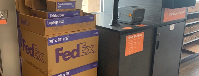 FedEx Office Print & Ship Center is one of Close to Mayorship.