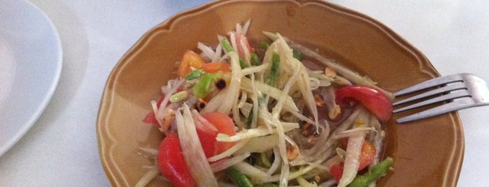 Tukta Thai Food is one of Lugares favoritos de Masahiro.