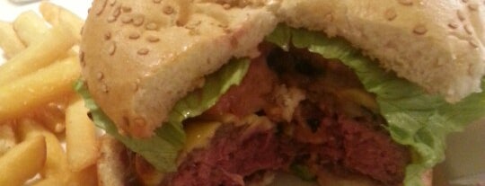 New York Burger is one of Gerさんの保存済みスポット.