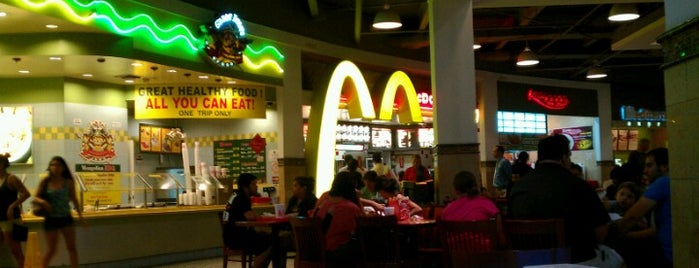 MainPlace Mall Food Court is one of Lisa’s Liked Places.