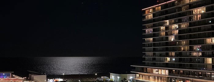 Asbury Hotel Rooftop Bar is one of Suburbs.