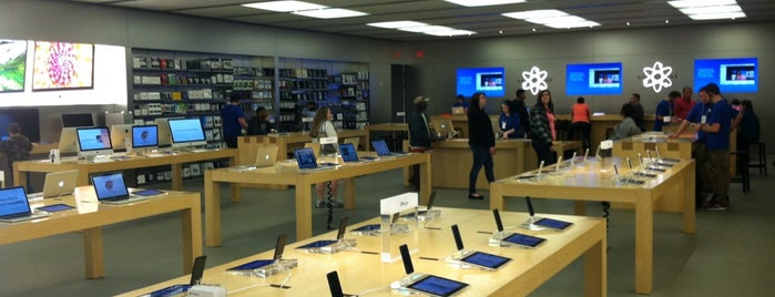 Apple Haywood Mall is one of Posti che sono piaciuti a John.