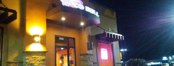 Taco Bell is one of Tempat yang Disukai AJ.