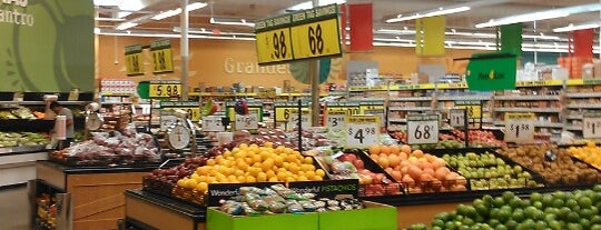 Food 4 Less is one of Grocery Stores.