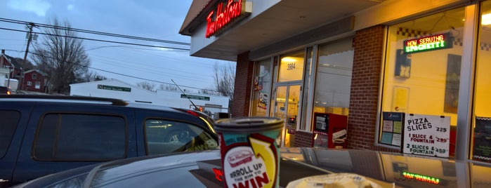 Tim Hortons is one of Lugares favoritos de Jewels.