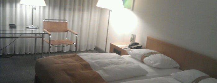 Holiday Inn Berlin - City West is one of Tempat yang Disukai Raphael.