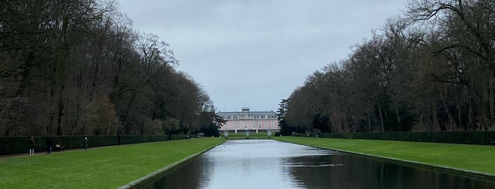 Schlosspark Benrath is one of Best sport places in Düsseldorf.