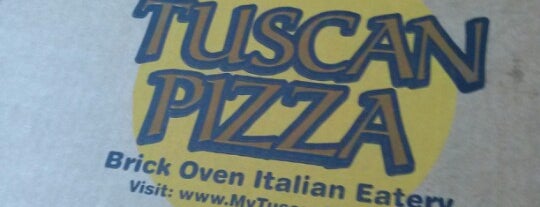 Tuscan Pizza is one of Tempat yang Disukai Dwain.