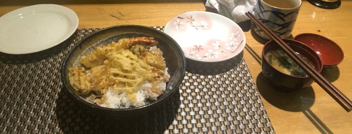 Yhet's Sushi & Soba is one of Scott 님이 저장한 장소.