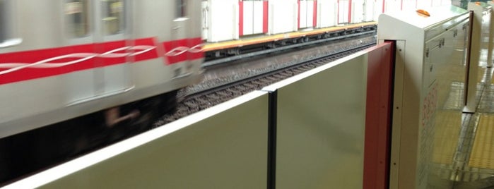 Marunouchi Line Platforms 1 is one of สถานที่ที่ Fellexandro ถูกใจ.
