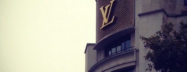 Louis Vuitton is one of Tempat yang Disimpan Yann.