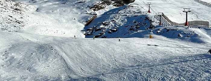 Estación de Esquí de Sierra Nevada is one of Estaciones de esqui.
