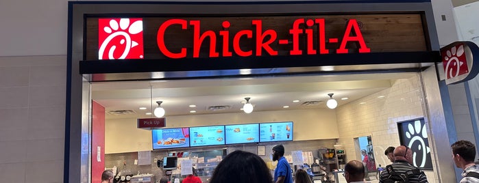 Chick-fil-A is one of Locais curtidos por John.