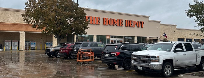 The Home Depot is one of Tempat yang Disukai Mike.
