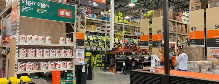 Home Depot is one of Lieux qui ont plu à Mike.