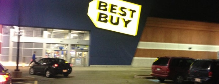 Best Buy is one of Lugares favoritos de Fernando.