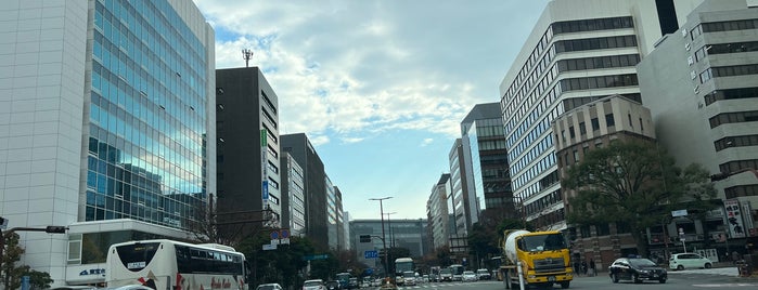 Chamber of Commerce and Industry Entranceway Intersection is one of 道路.