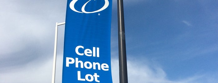 Cell Phone Lot is one of สถานที่ที่ Kelly ถูกใจ.