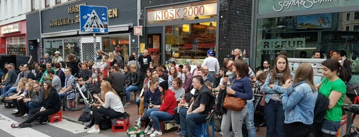 Kiosk 2000 is one of Lieux qui ont plu à Phil.