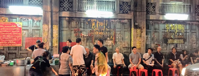 ร้านขายแกง เจ็กปุ๊ย (เจ๊เฉีย) is one of Best of: Bangkok.