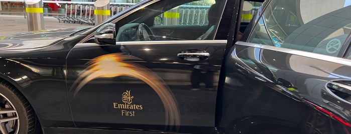 Emirates Chauffeur Drive is one of Posti che sono piaciuti a Walid.