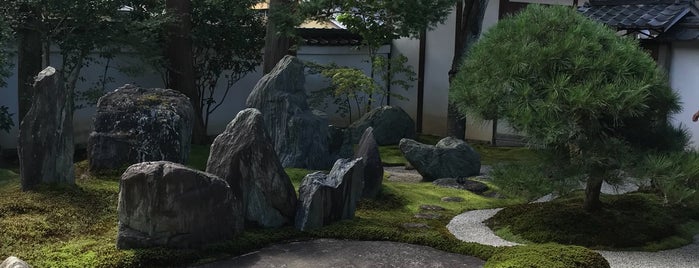 重森三玲庭園美術館 is one of สถานที่ที่บันทึกไว้ของ Nami.