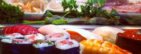 Sushi Tomi is one of สถานที่ที่ Jim ถูกใจ.