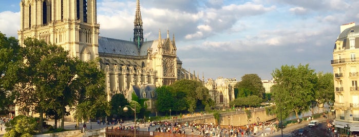 Hôtel Esméralda is one of Le Paris de Serge Gainsbourg.