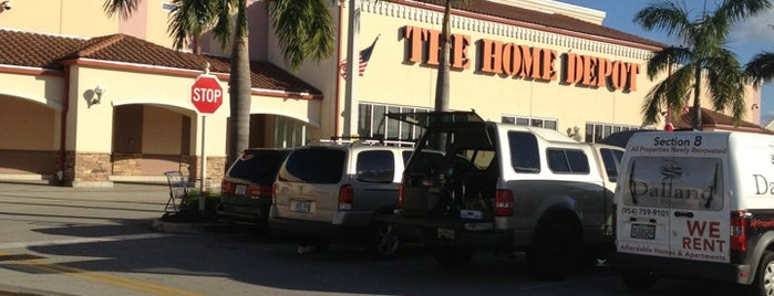 The Home Depot is one of Lieux qui ont plu à Leo.