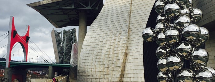 Guggenheim Museum Bilbao is one of Danieleさんのお気に入りスポット.