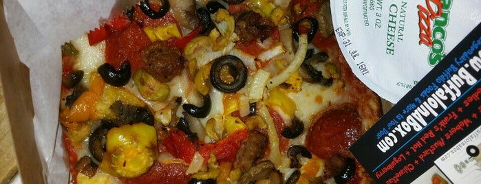 Franco's Pizza is one of Lugares favoritos de Leslie.